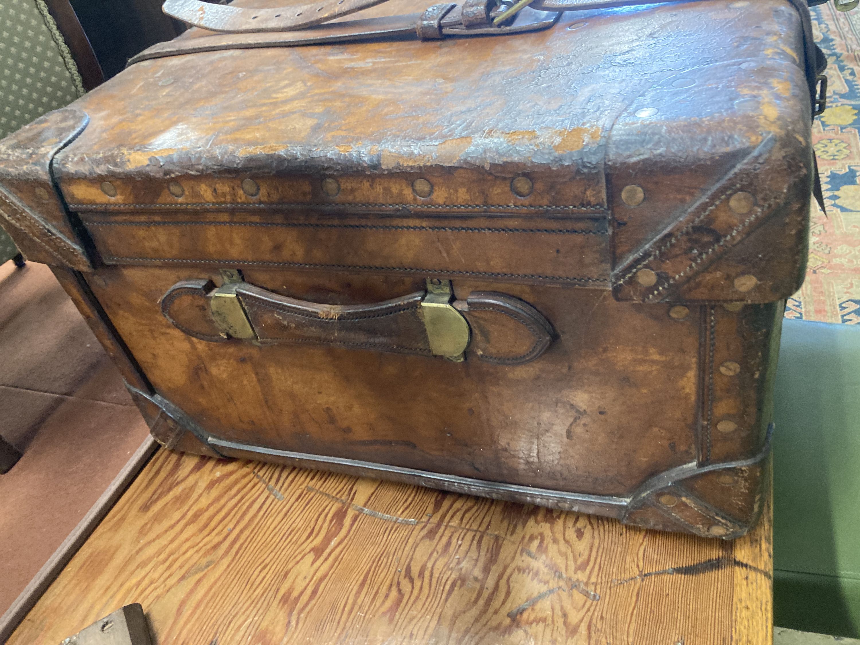 A Harrods leather trunk circa 1900, length 92cm, depth 58cm, height 33cm